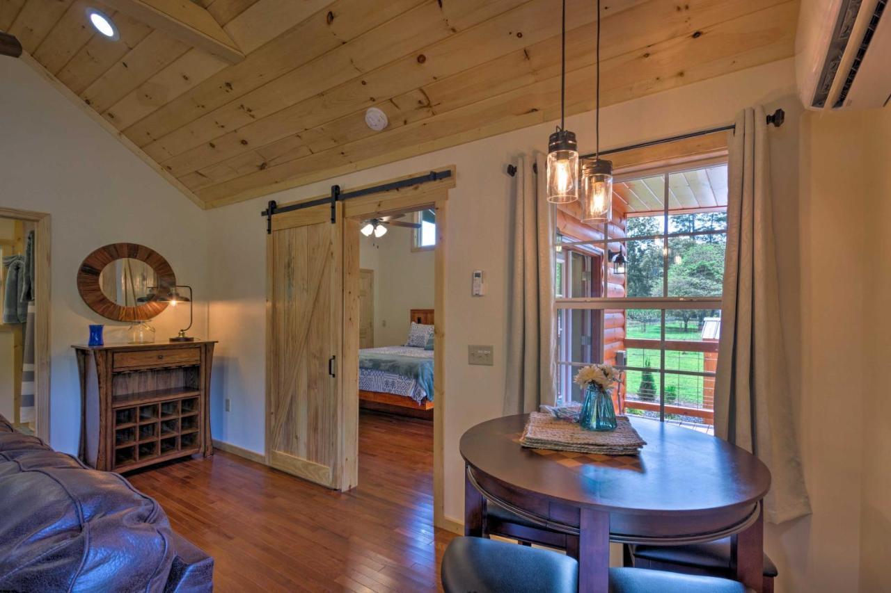 Cozy Riverfront Cabin With Private Deck And Hot Tub! 브라이슨시티 외부 사진